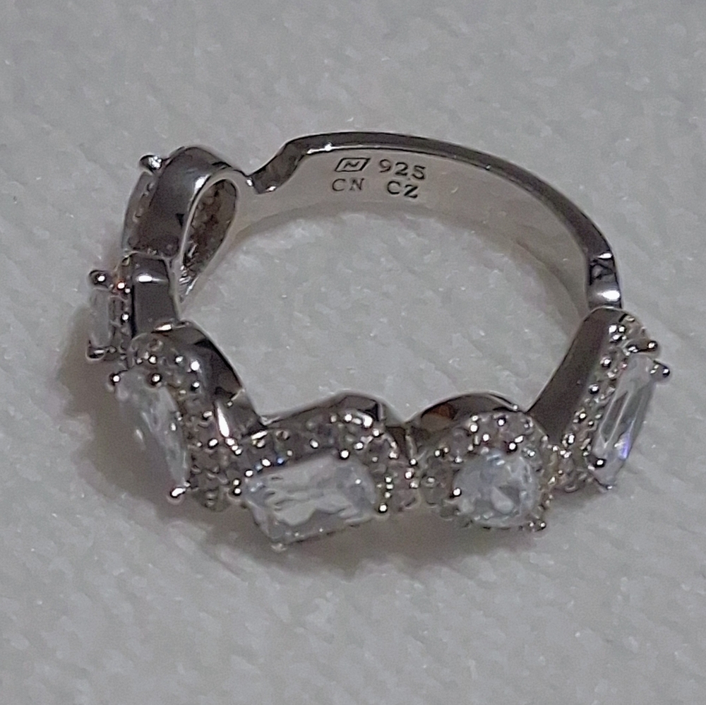 925 SS CZ Diamond Tri Shaped  Ring Size 6